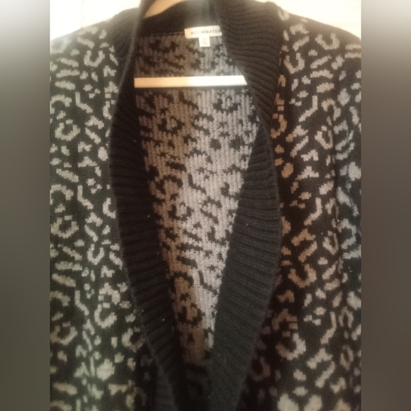 🎉🎉 HOST PICK 🎉🎉Cardigan leopard print - Picture 2 of 6